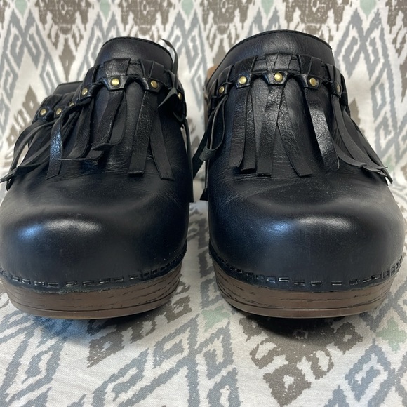 NEW Dansko Deni Black Leather Fringe Heeled Clogs size 40 - Picture 5 of 6